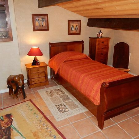Le Chateau Des Estubiers Bed & Breakfast Serignan-du-Comtat Bagian luar foto