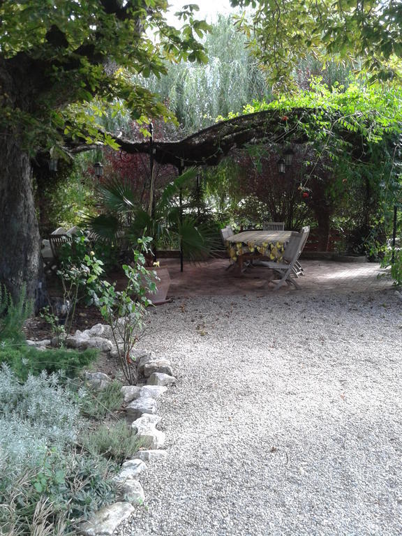 Le Chateau Des Estubiers Bed & Breakfast Serignan-du-Comtat Ruang foto