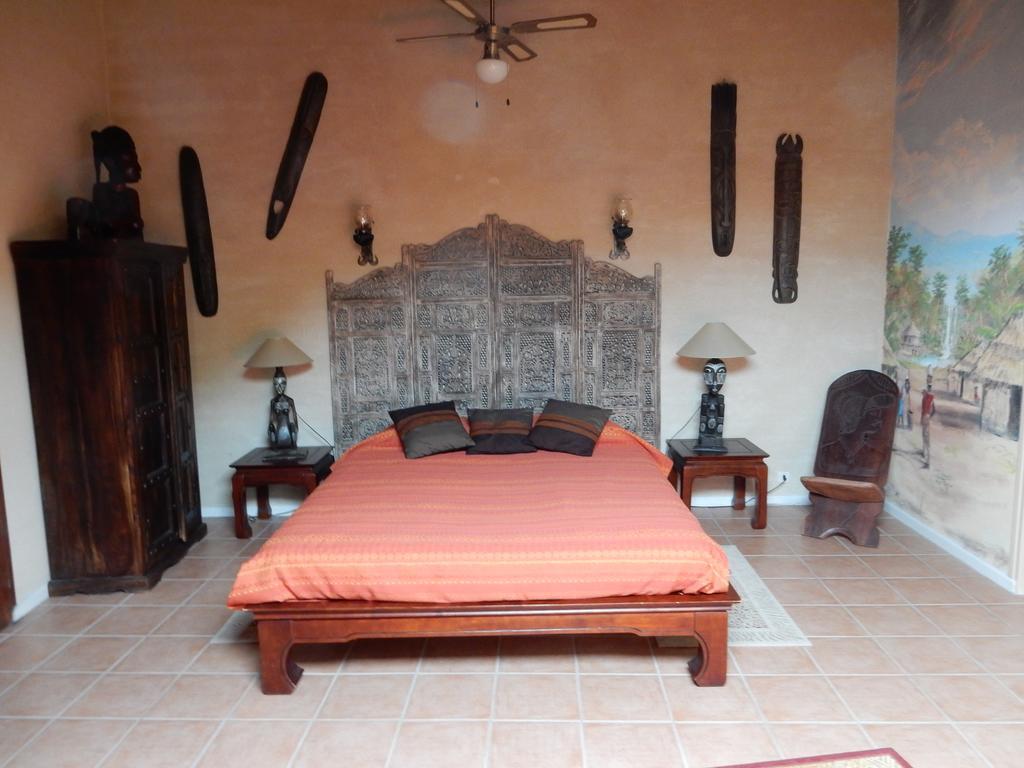 Le Chateau Des Estubiers Bed & Breakfast Serignan-du-Comtat Bagian luar foto