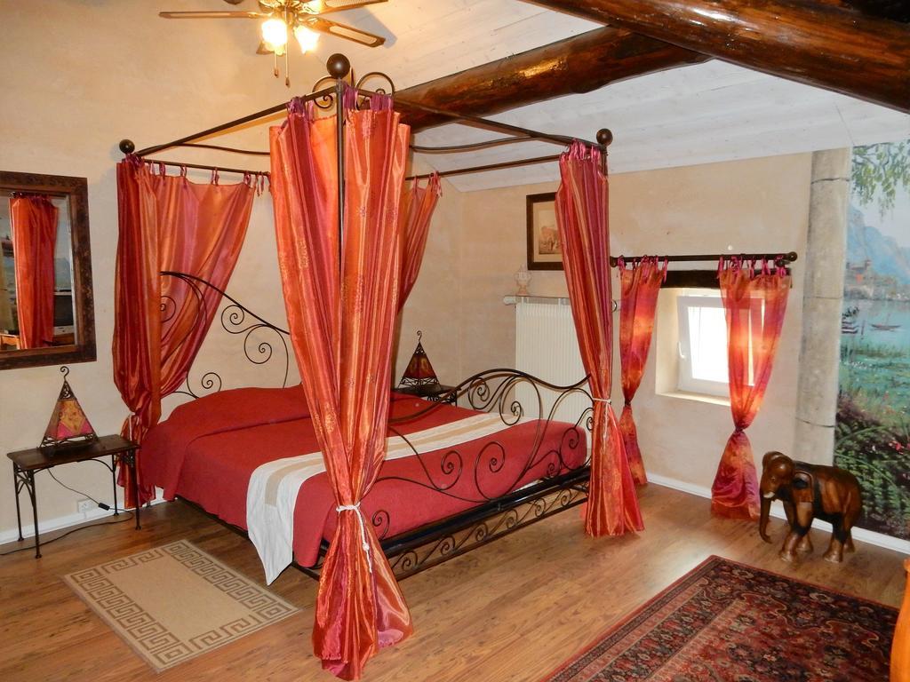 Le Chateau Des Estubiers Bed & Breakfast Serignan-du-Comtat Bagian luar foto